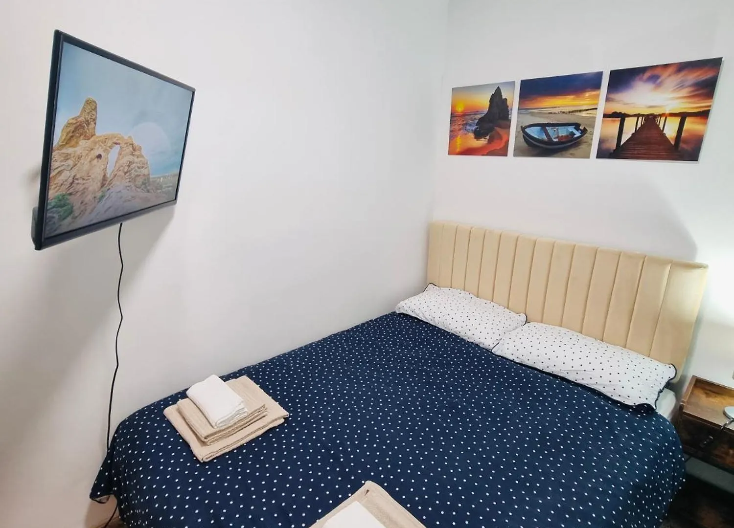 Newly Refurbished Room 2 La Linea de la Concepcion Spain